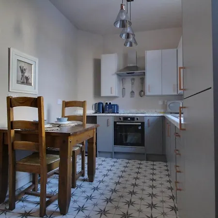 Spacious 4 Double Bedroom House In Huddersfield With Parking Exterior photo