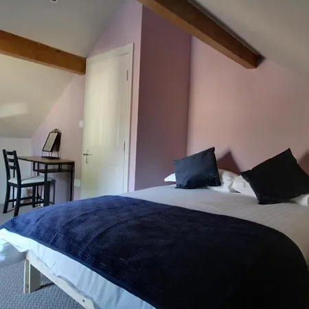 Spacious 4 Double Bedroom House In Huddersfield With Parking Exterior photo