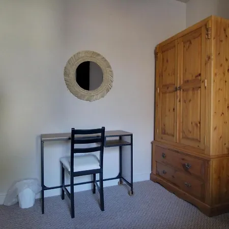 Spacious 4 Double Bedroom House In Huddersfield With Parking Exterior photo