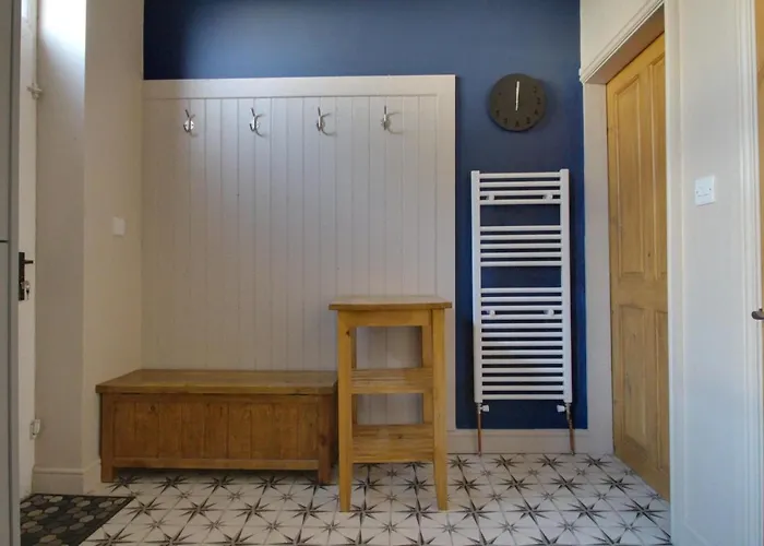 Spacious 4 Double Bedroom House In Huddersfield With Parking