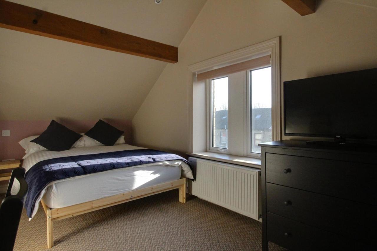 Spacious 4 Double Bedroom House In With Parking Holiday home *