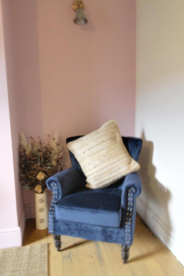 Holiday home Spacious 4 Double Bedroom House In With Parking Huddersfield