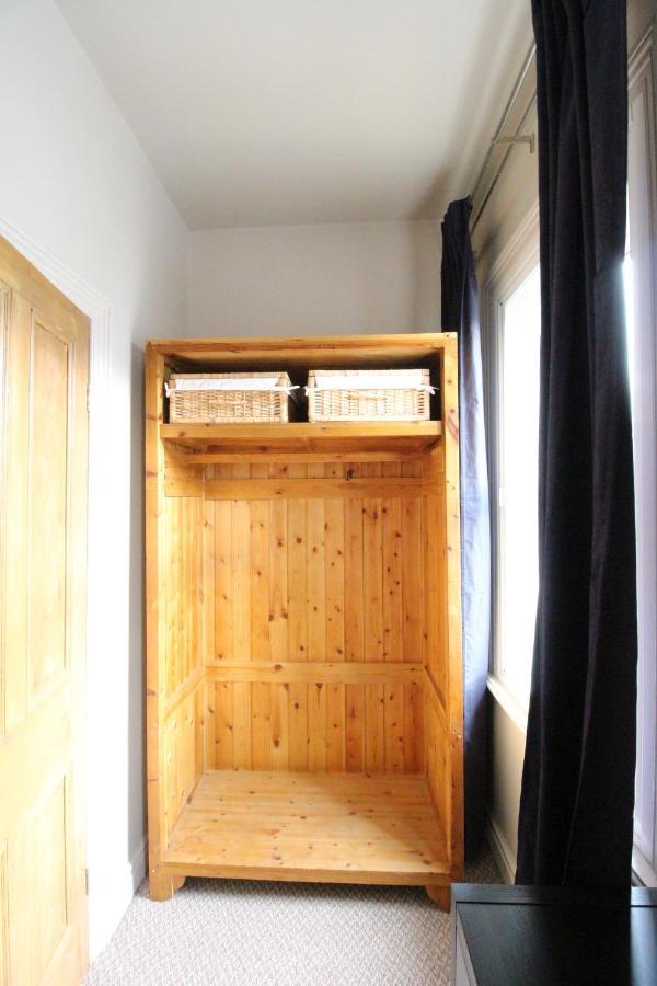 Holiday home Spacious 4 Double Bedroom House In With Parking *